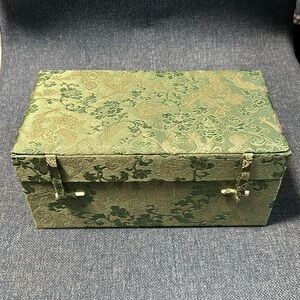 2 x 12 Ounce Lidded Tea Cup DRAGON Design in silk embroidered box